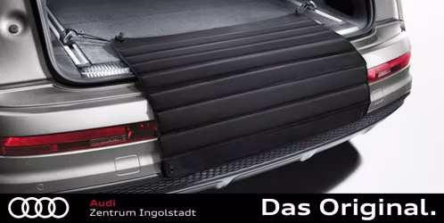 Original Audi Ladekantenschutzmatte 8X0061190B zur Befestigung an den Ladehaken des Kofferraums